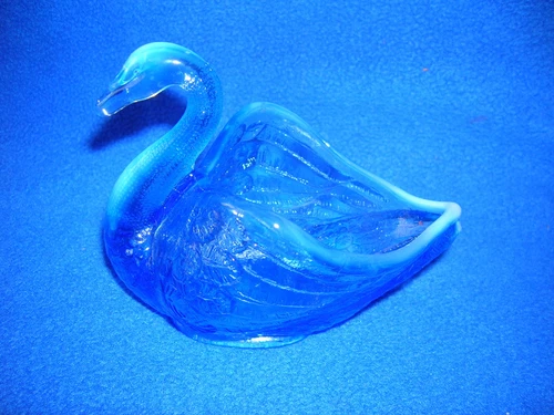 Fenton blue swan - signed