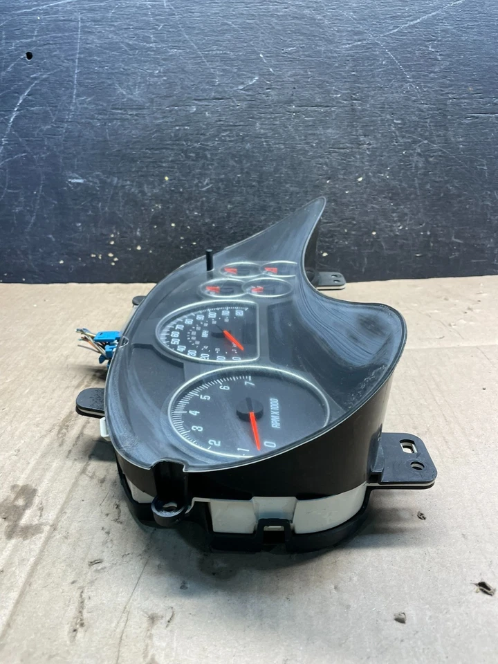 2002 to 2004 GMC Envoy Speedometer Cluster Gauge Oem T7286 DG - Image 2 of 4