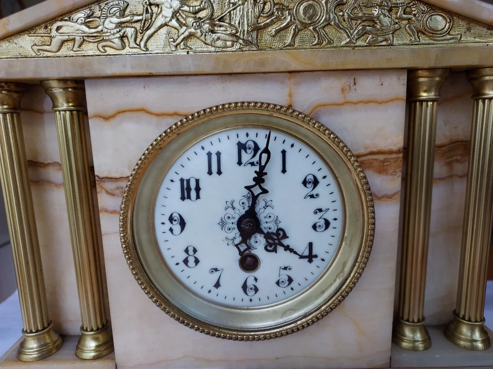 Antik Kaminuhr aus Rosa Marmor und Messing - Kolosseum - Bild 3 von 4