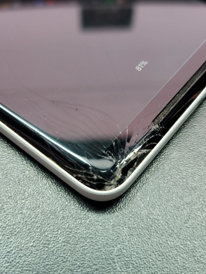 Google Pixel 2 XL - 64 GB - Unlocked Black & White Works Good Clean Phone - Image 2 of 4