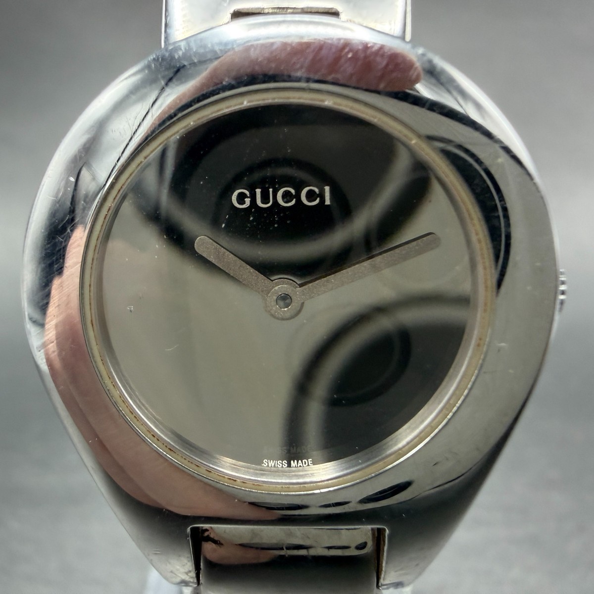 Gucci 6700L Watch Women 26mm Silver Dial Steel Case Round Bangle