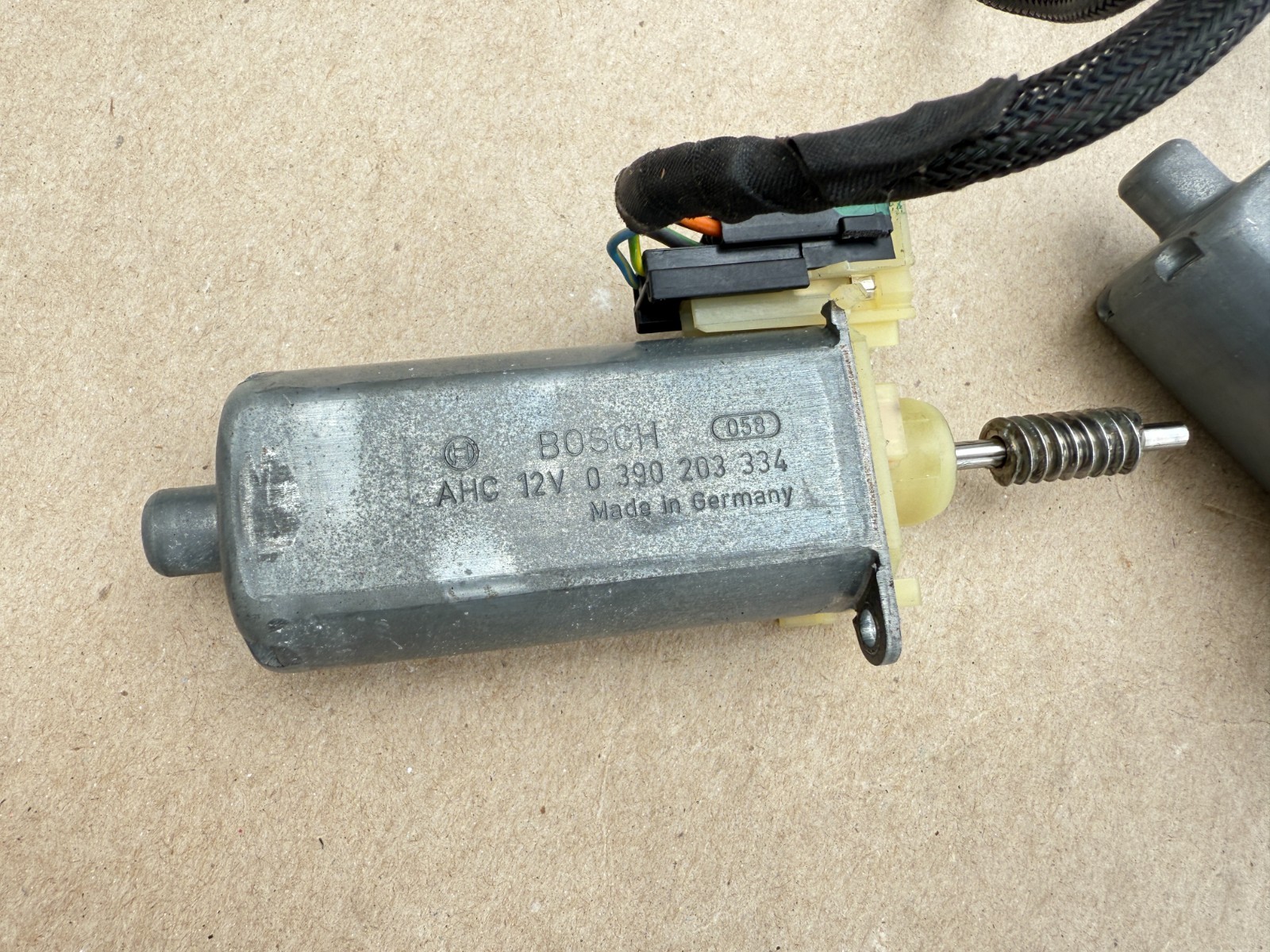 2014-2019 MASERATI Ghibli LH RH POWER SEAT MOTOR ACTUATOR OEM AHC12V0390203334