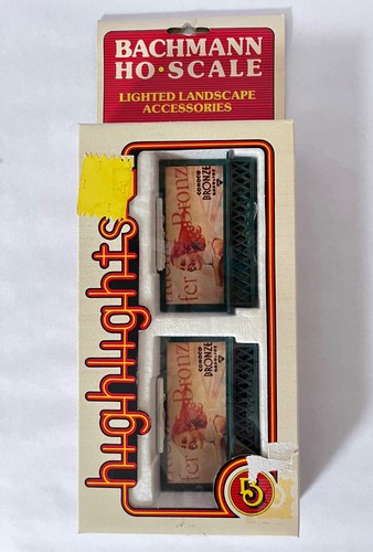 Juego de 2 vallas publicitarias iluminadas Bachmann escala HO, modelo #424014 | Condition: New