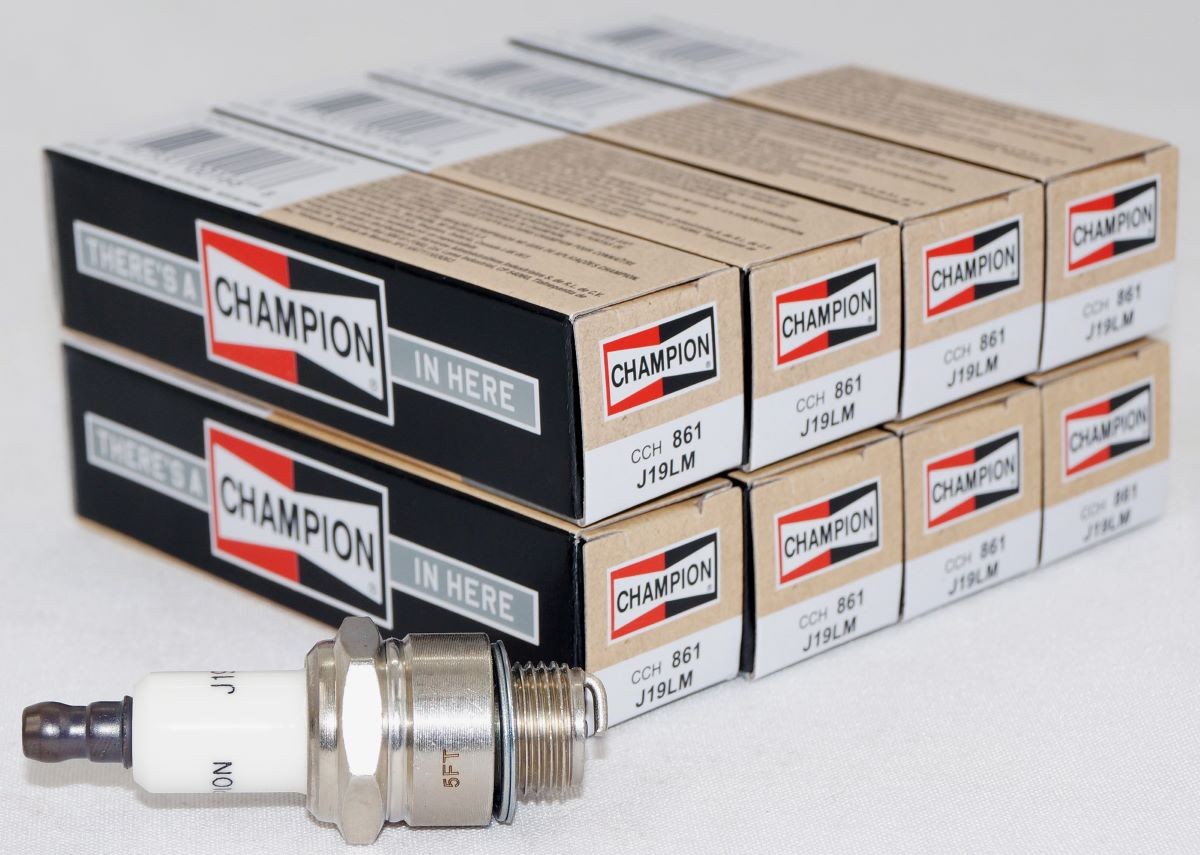 Set of 8 Champion Copper Plus 861 Spark Plugs J19LM