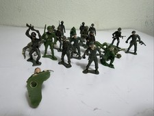 Vintage Various Green Plastic Toy Soldiers Various Positions Ts5