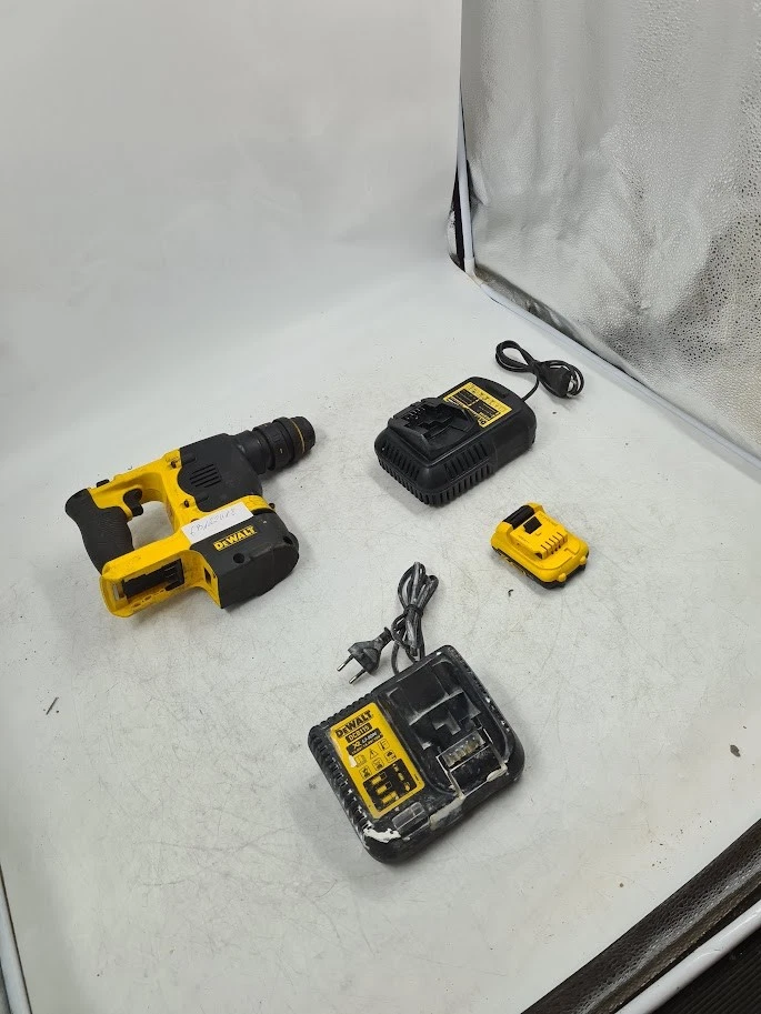 Lot of 4 DeWalt Tools - Not Working, For Parts - Image 4 of 4