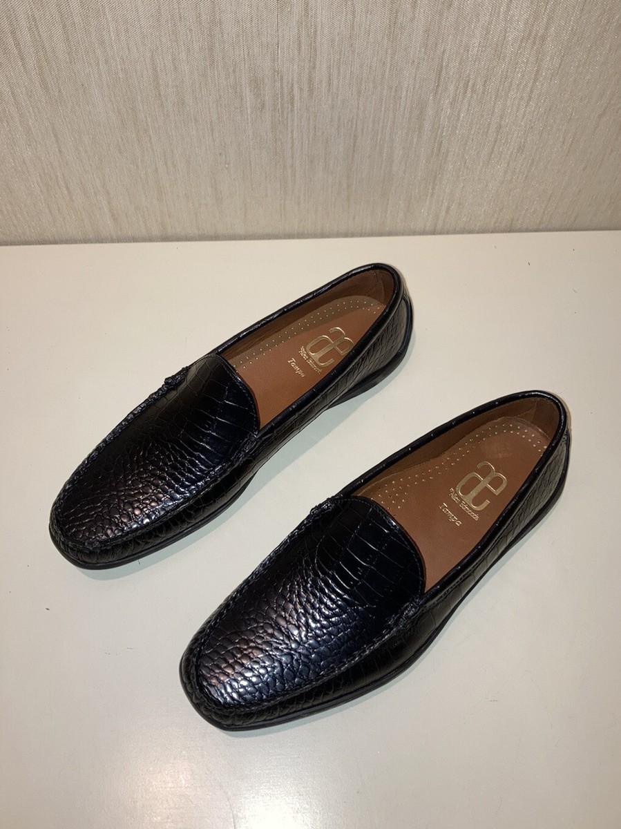 Allen Edmonds Black Embossed Logo Shoe Box Allen Edmonds Black Tampa Gator Embossed Moccasins Sleek  main image 4