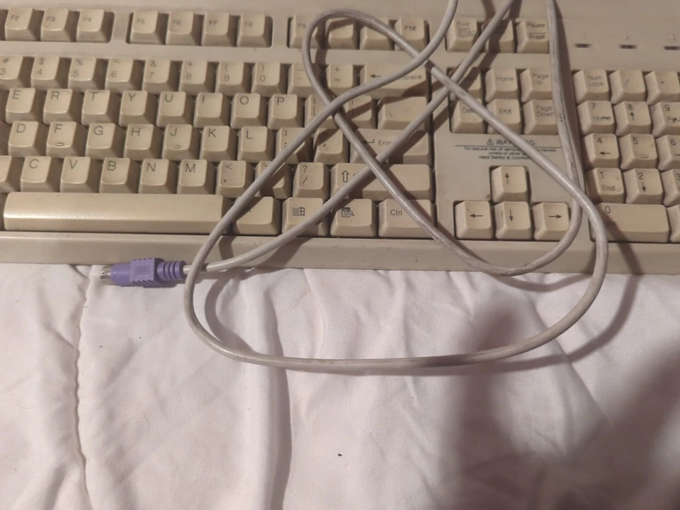 Compaq Keyboard 118002-008 PS/2 Style Plug, Model SK-1800 Beige, Missing Legs - Image 4 of 4