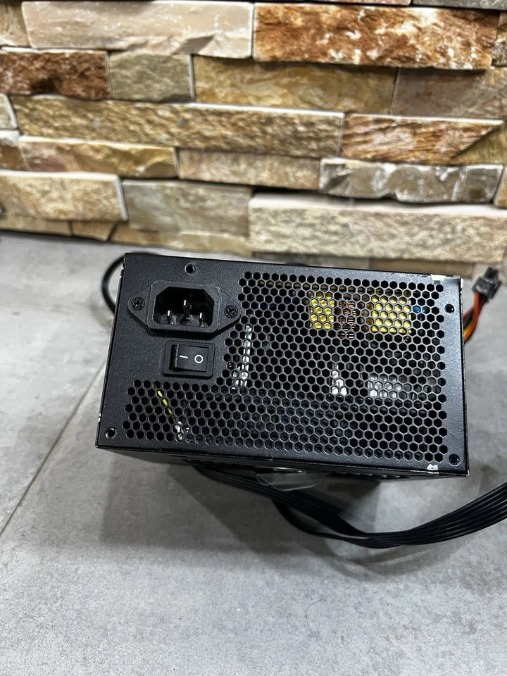 Fuente de alimentación Corsair CX600M usada Foto 4 de 4