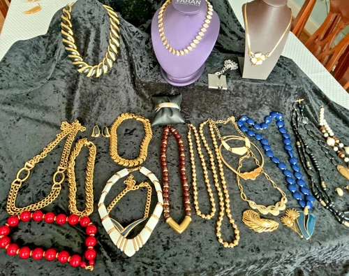 Vintage Gold Tone Jewelry Lot TRIFARI And NAPIER Necklaces, Brooches etc DsVa