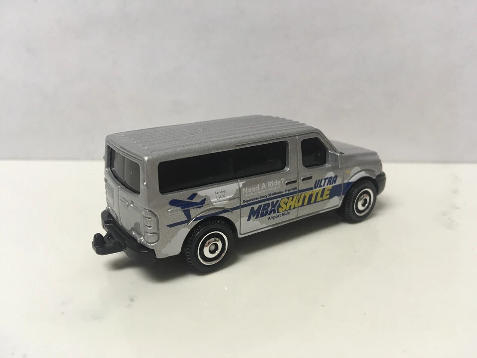 Nissan NV 2014 14 furgoneta aeropuerto coleccionable escala 1/64 diecast modelo diorama Foto 2 de 4