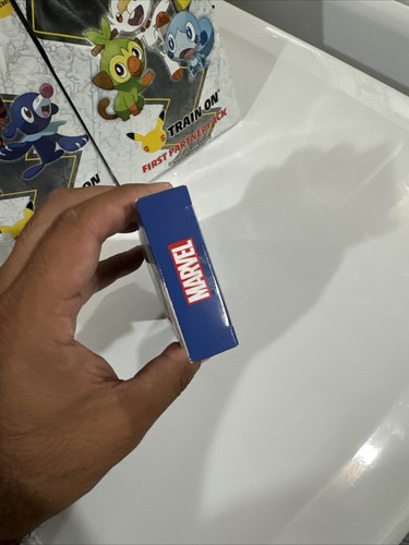 Disney Marvel Spiderman Special Edition Collector Key New Jumbo Pin - Picture 4 of 6