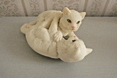 ORNAMENT EINES PAARES LANGHAARIGER KATZEN SPIELEND - TOP ZUSTAND