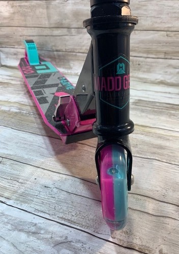 Madd Gear Light Up Carve Rize 100 Scooter - Picture 7 of 9