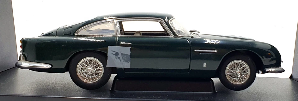 AutoArt 1/18 Scale 70023 - Aston Martin DB5 - Dark Green - Image 3 of 4