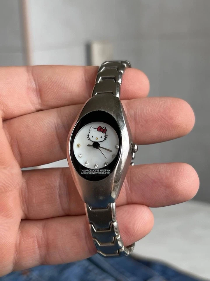 Vintage Japan Hello Kitty 00s Silver Chrome Futuristic Bracelet Quartz Watch Y2K - Image 3 of 4