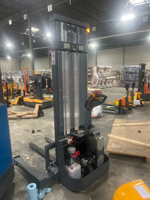 APOLLOLIFT Used 130'' Lift Walkie Stacker 3300lbs Fully Electric Straddle Stacker