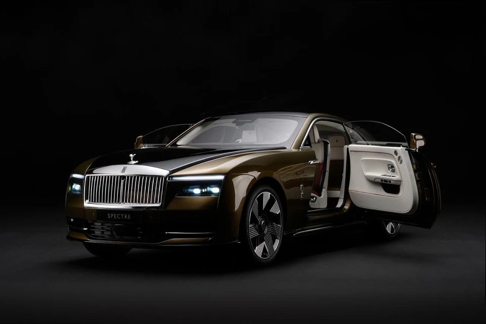 Rolls-Royce Spectre [vollständig öffnend + Lichter] von: Amalgam Maßstab 1:8 - Bild 2 von 3