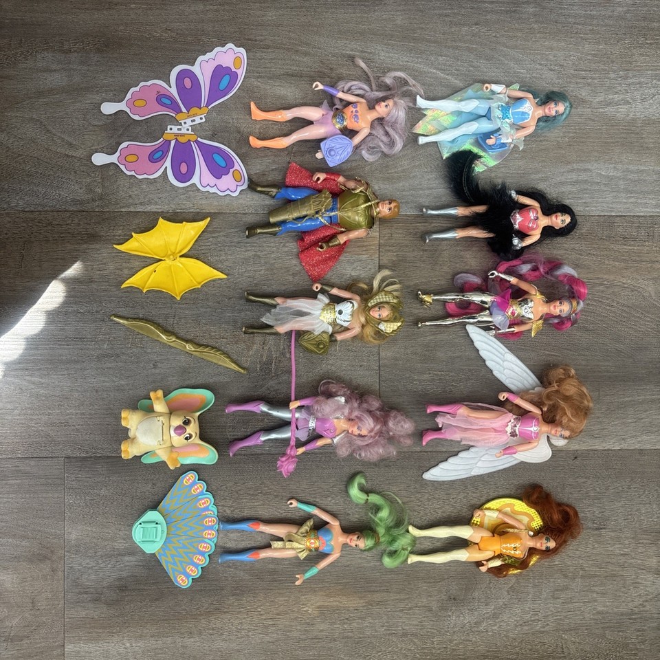 A rare lot of original 1980s She-Ra Princess of Power figures with accessories — genuine vintage Mattel toys that are increasingly hard to find complete and intact.