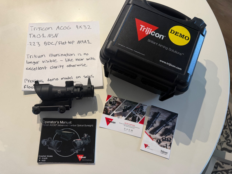 Trijicon Acog 4x32 TA01NSN Larue LT799 mount was Demo model Lightly used