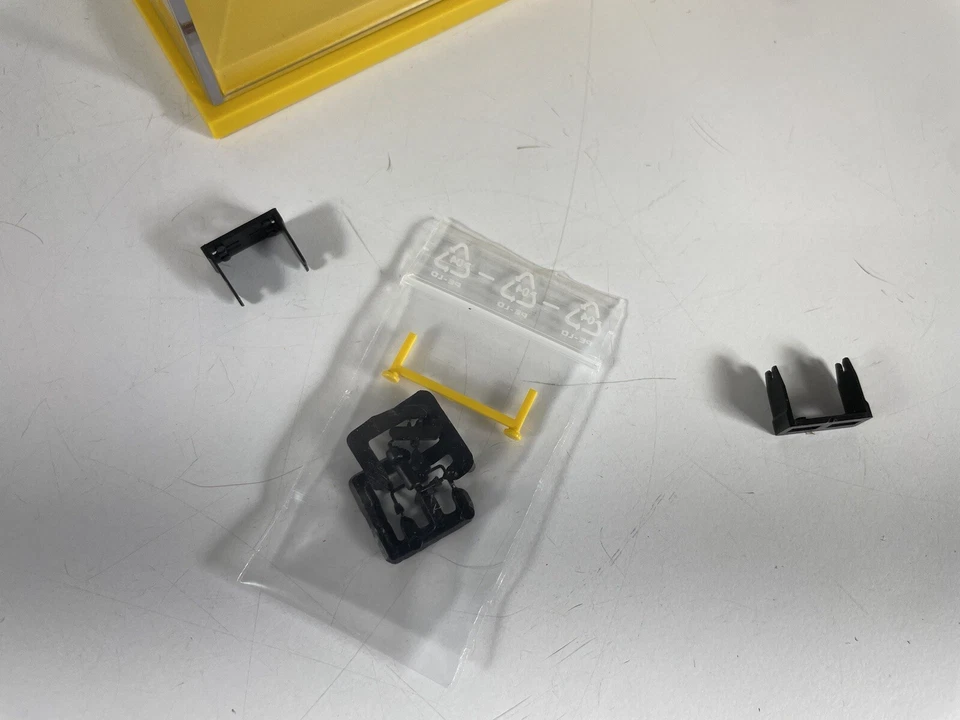 Rietze Iveco трактор прицеп DHL желтый 1:87 HO масштаб пластик новый в прозрачном футляре - Изображение 4 из 4