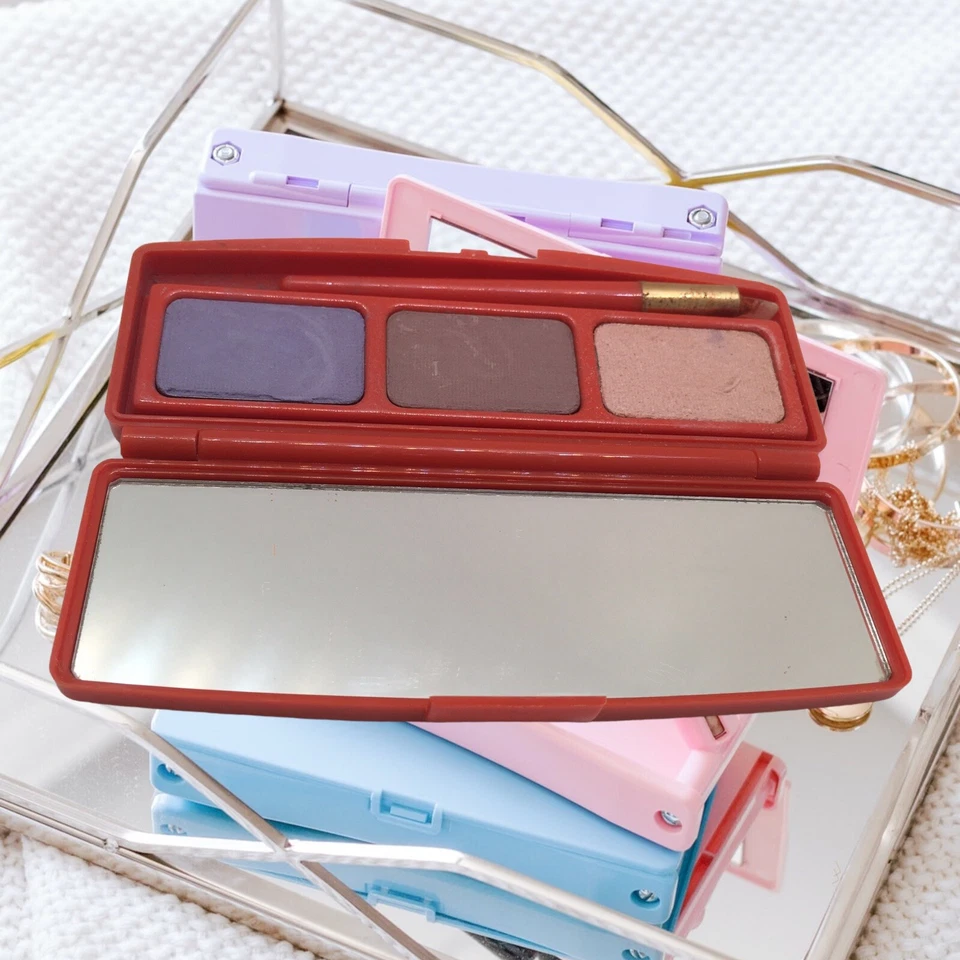 Relvon ULTIMA’ II Eyeshadow Palette ~ CRYSTAL PEACH/TWILIGHT TAUPE/BLUE VIOLET - Image 2 of 4