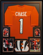 FRAMED CINCINNATI BENGALS JAMARR CHASE AUTOGRAPHED JERSEY BECKETT HOLO