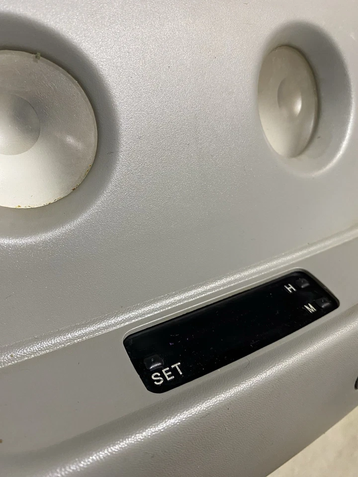 1993-96 Mitsubishi Montero Sport Roof Overhead Console Dome Lamp Light MR240322 - Image 3 of 4