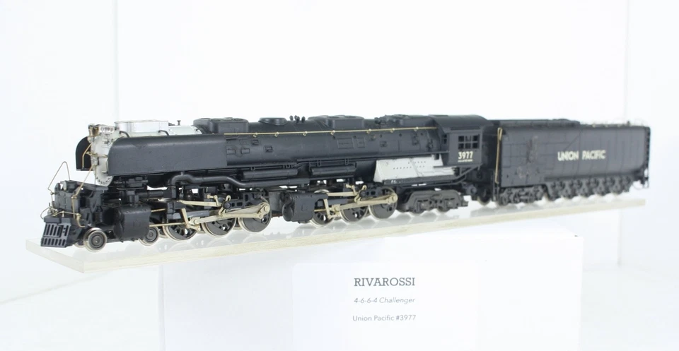 HO Scale Rivarossi Union Pacific 4-6-6-4 Challenger Locomotive & Tender #3977 - Image 2 of 4