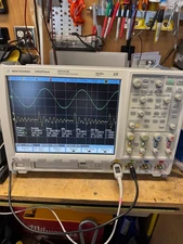 AGILENT Infiniivision DSO7014B 100 MHz 2 GS/s 4CH Digital Oscilloscope 12.1 XGA 