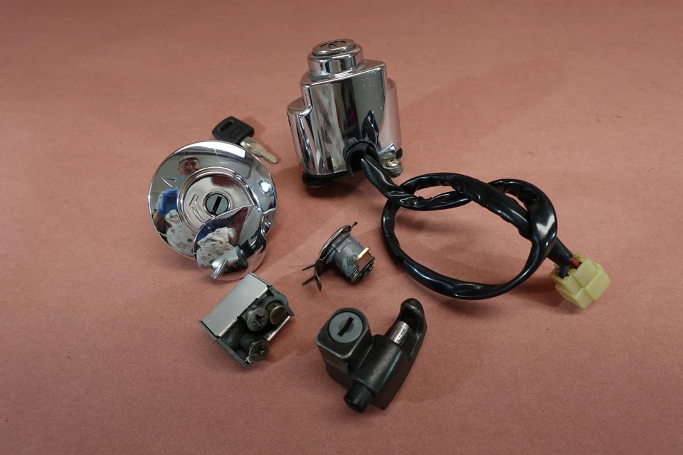 2000-2007 Honda Shadow Sabre VT1100 VT1100C2 Ignition Lock Key Set Gas Cap - Image 4 of 4