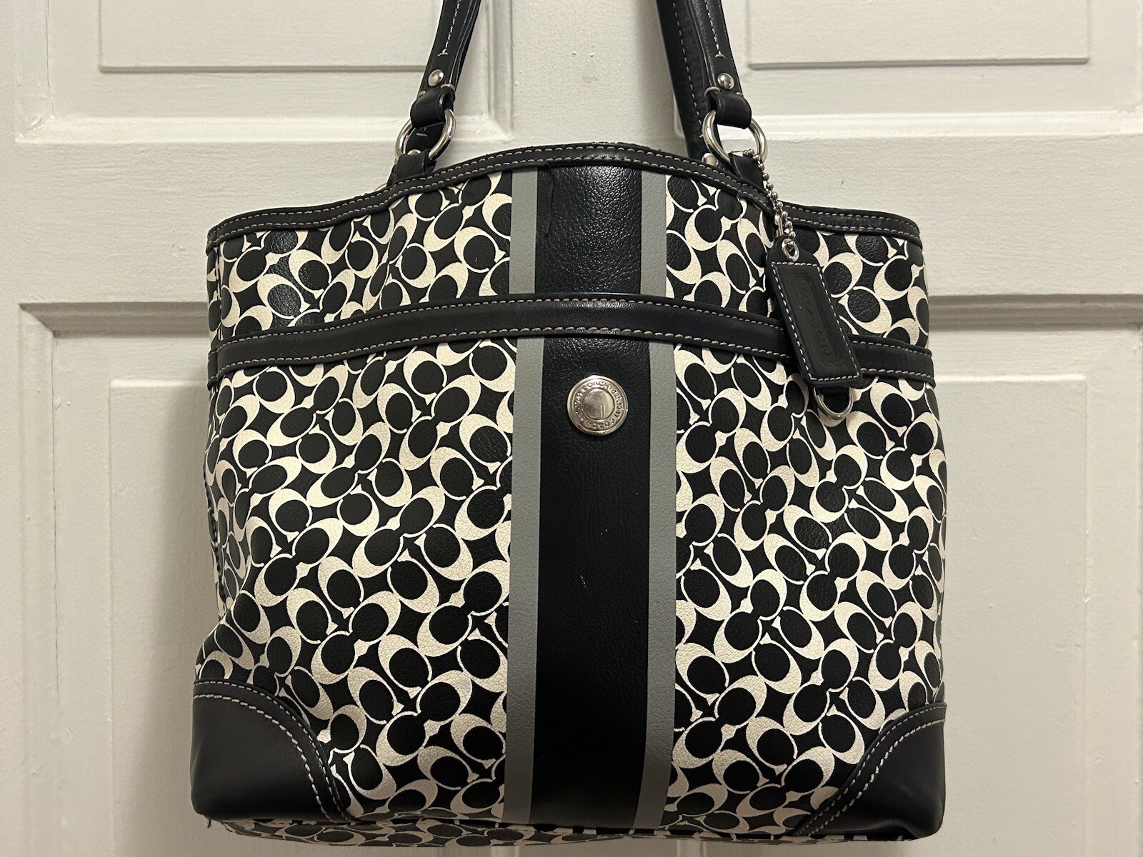 Coach Chelsea Black & White Leather Crossbody Handbag F15137