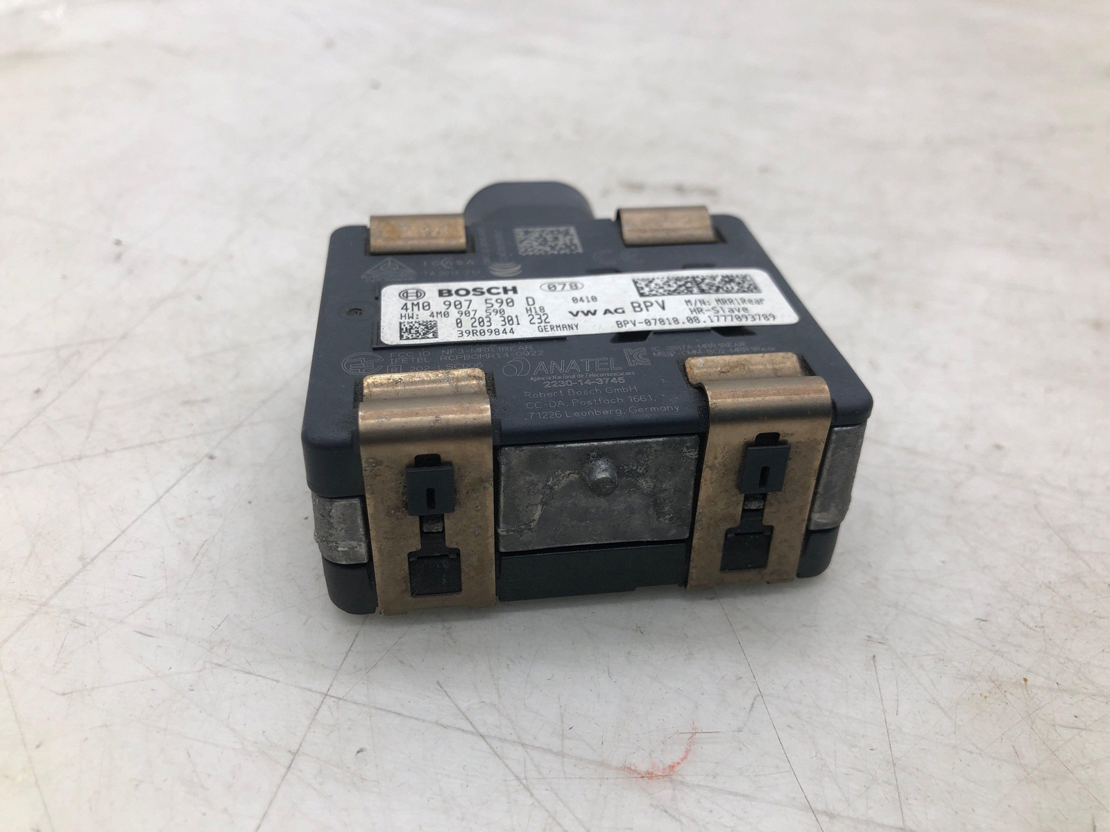 2016-2020 BENTLEY BENTAYGA LEFT REAR BLIND SPOT LANE CHANGE ASSIST SENSOR MODULE