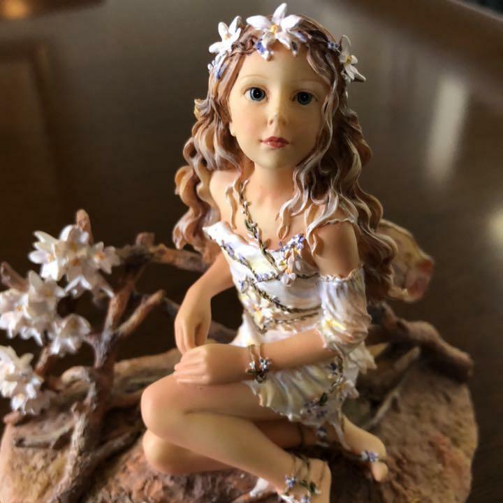 Crisalis Collection Figurine White Winter Jasmine Faerie by Crisalis Collection Figurine White Winter Jasmine Faerie by