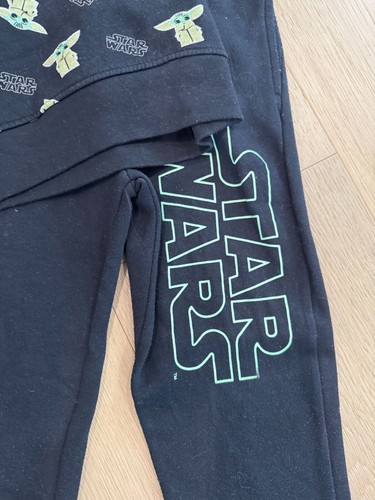 Kids Star Wars Mandalorian/ baby Yoda Sweatsuit, size large - Picture 3 of 11