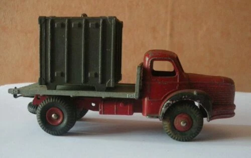 Altri modellini statici di veicoli Dinky Scala 1:50