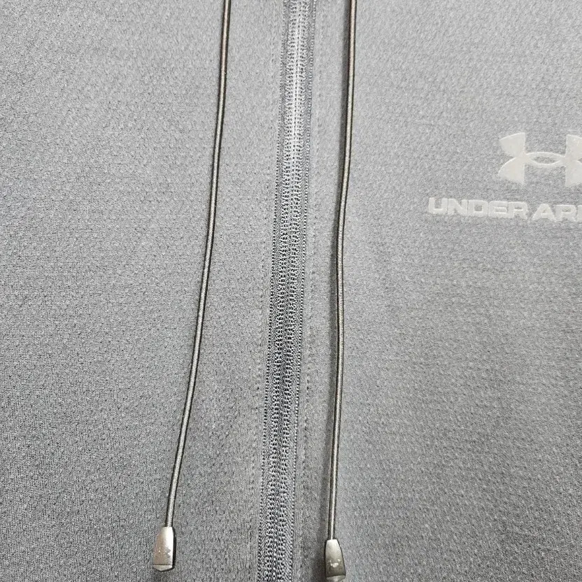 Under Armour Men's Hoodie - Lightly Used, Size 100 thumbnail 4
