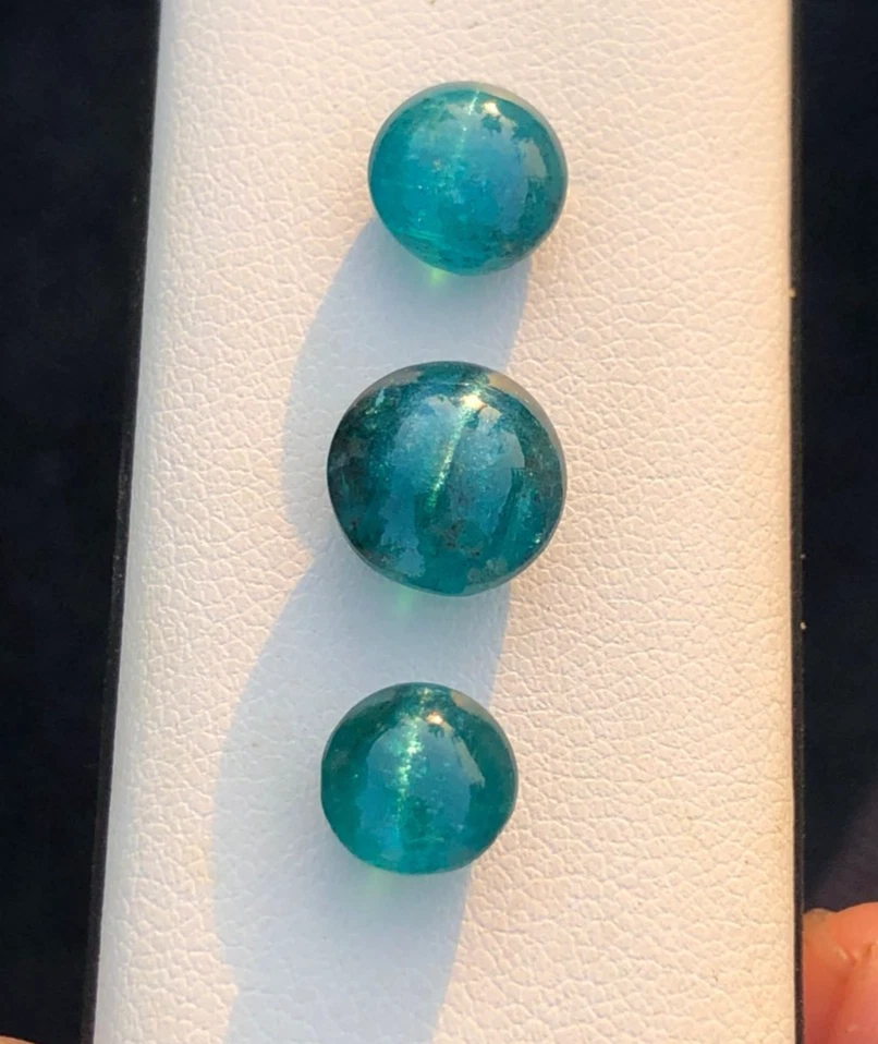 Piedra preciosa suelta cabujón apatita natural de alta calidad de 11,25 quilates de África Foto 2 de 4