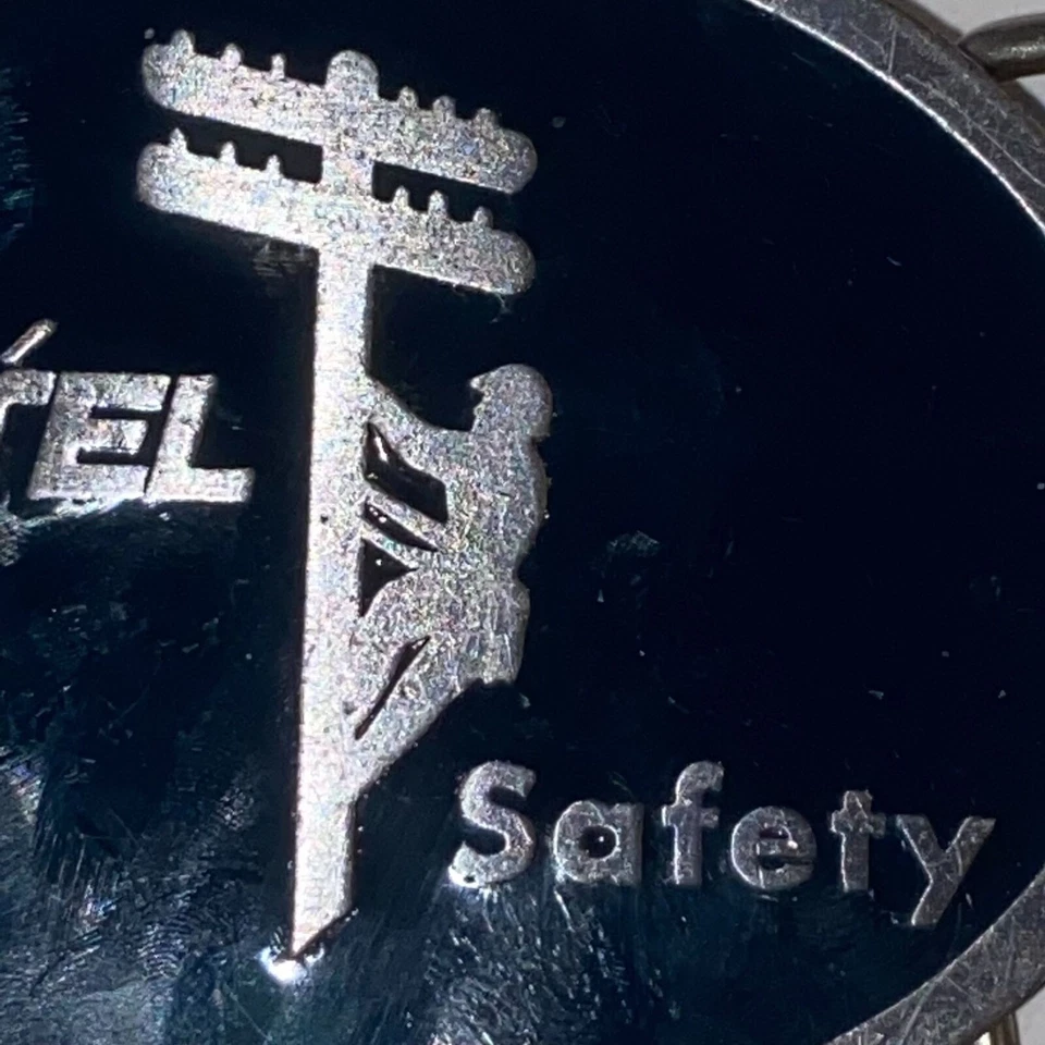 De colección Centel Lineman Hebilla de Cinturón Borde Cromo Esmalte Verde CD Hit Teléfono Foto 3 de 4