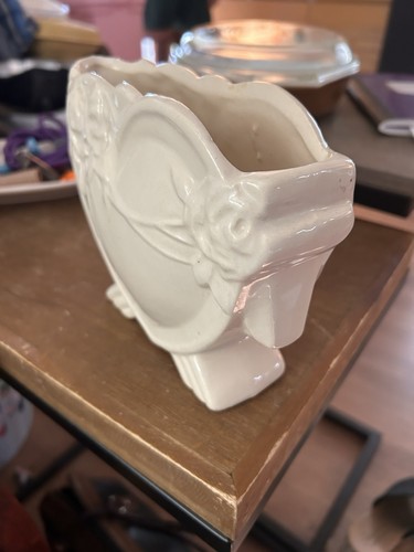Vintage McCoy Pottery White Heart Vase Planter 1940's 6" Tall Nice Condition - Picture 4 of 6