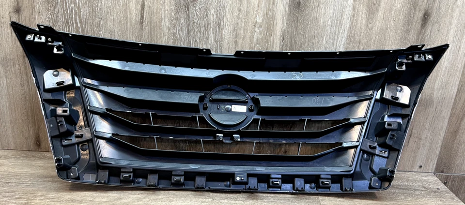 2022-2024 Nissan Pathfinder Grille ASSY OEM Part# 62310-6TA0D - Imagem 2 de 4