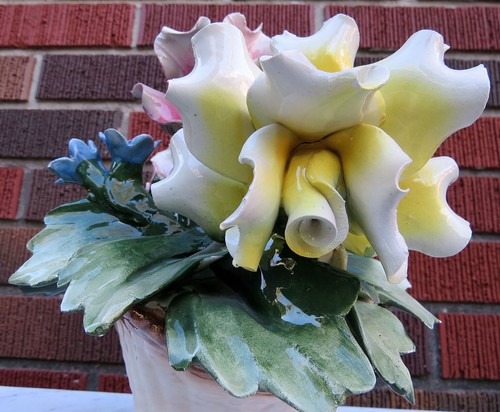 VTG. LARGE CAPODIMONTE FLOWER FLORAL CENTERPIECE VERY NICE CONDITION ITALIAN - Picture 3 of 9