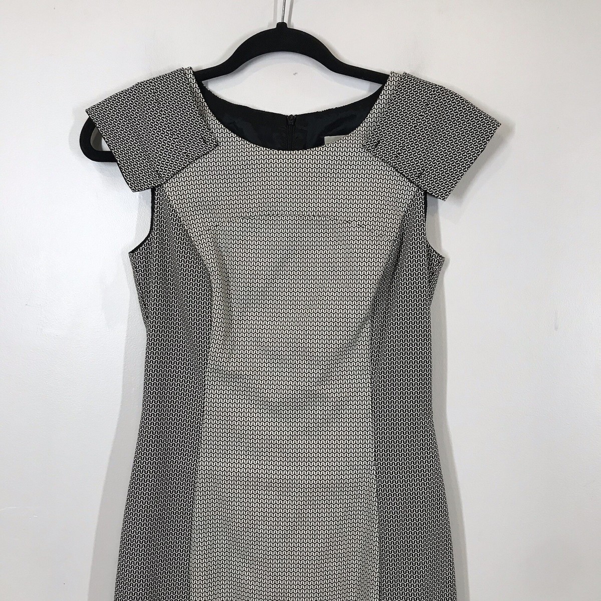 veronika maine black and white dress Veronika Maine Noir Gardenia V-Neck Midi Dress in Black/White