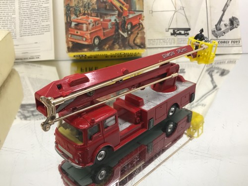 CORGI TOYS 1127 SIMON SNORKEL FIRE ENGINE TRUCK -RED L24.0c - GOOD IN BOX - Imagen 4 de 13