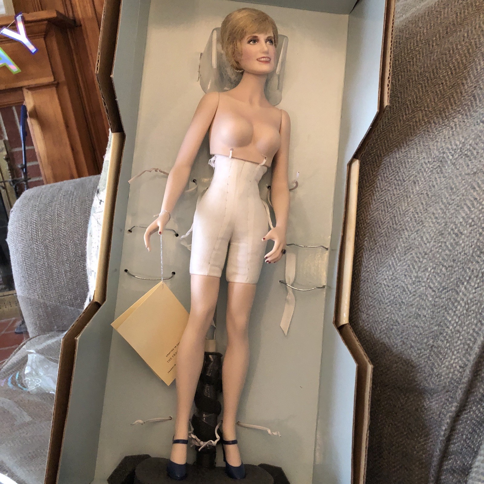 Franklin Mint Princess Diana Porcelain Portrait Doll Unclothed With Stand