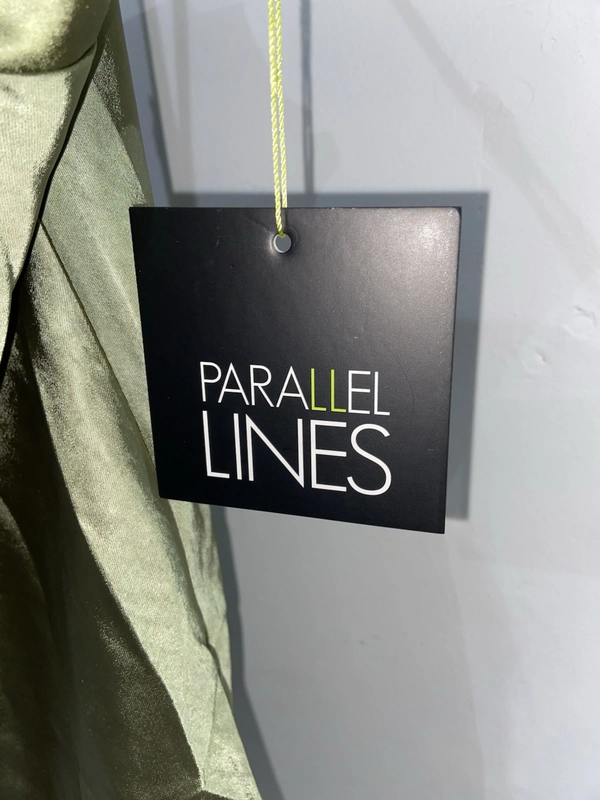 VETEMENTS Abbigliamento Linee Parallele Abito Verde Cachi Taglia 8