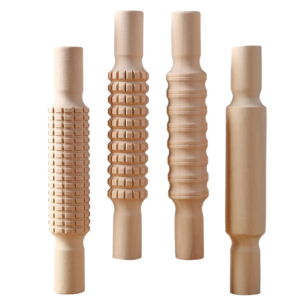Rodillo de arcilla de madera beige para grabado textura tallada palo