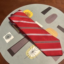 Hart Schaffner Marx 100% Silk Tie Necktie Made in USA Red Stripes Pattern Nice!
