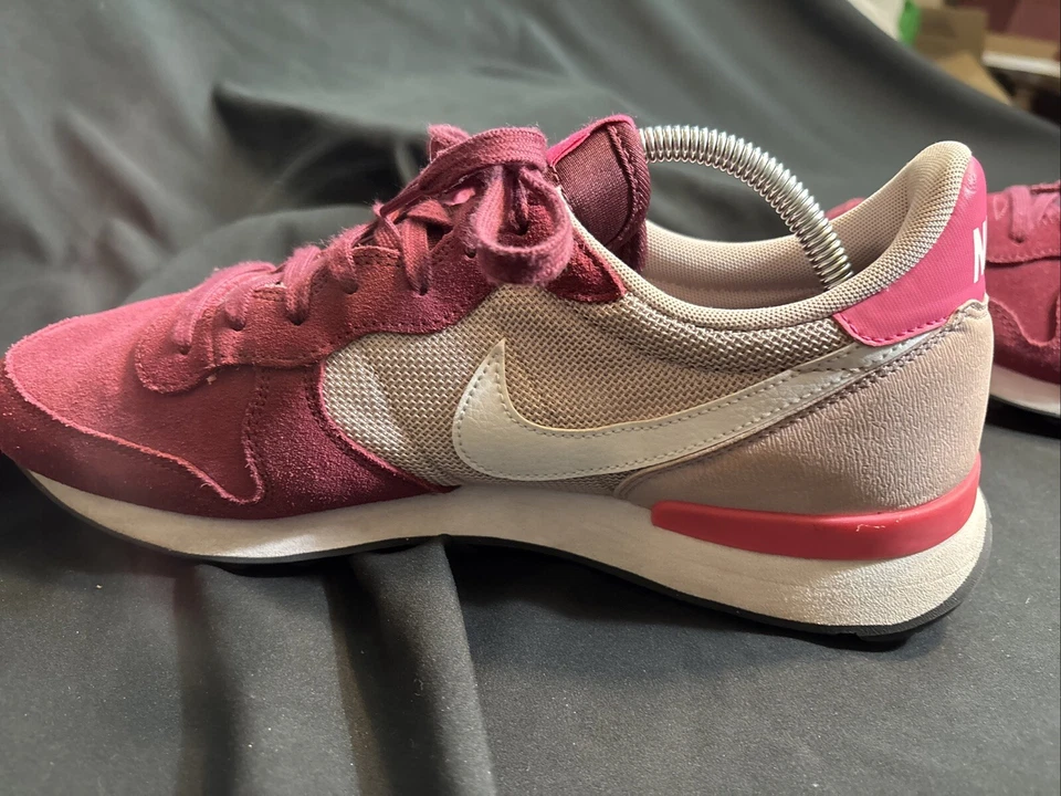 NIKE WOMENS INTERNATIONALIST PINK/BURGUNDY RUNNING SNEAKERS SIZE 11 PRE-OWNED - Image 2 of 4