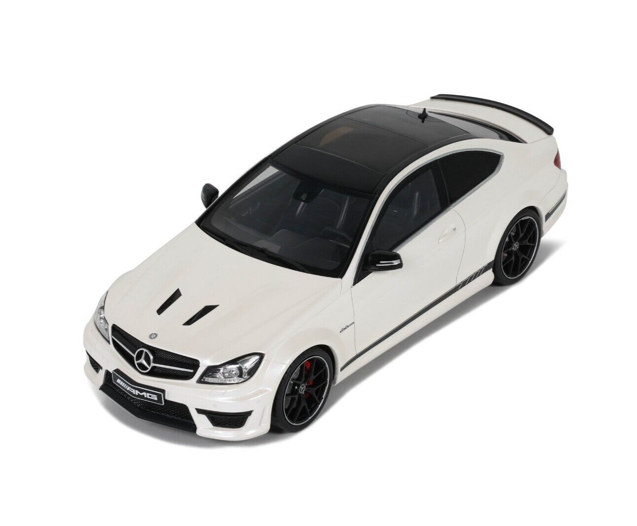 Mercedes Benz C63 AMG V8 Edition 507 2013 white / black 1:18 GT899 GT-SPIRIT